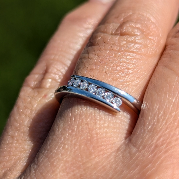 14K White Gold Twist Swirl Diamond Band Ring - Picture 9 of 10